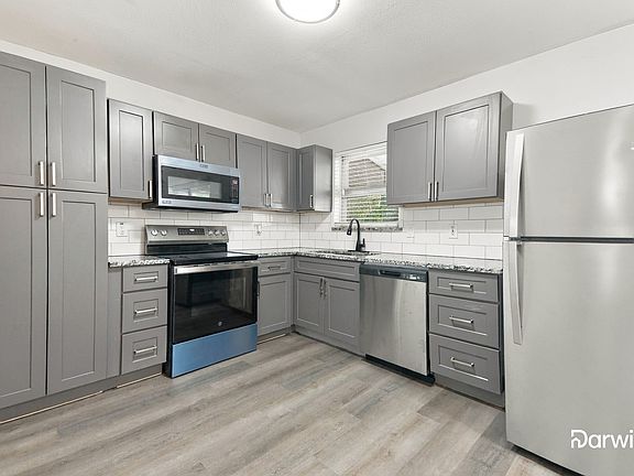 3rd image of 2420 Bamboo St