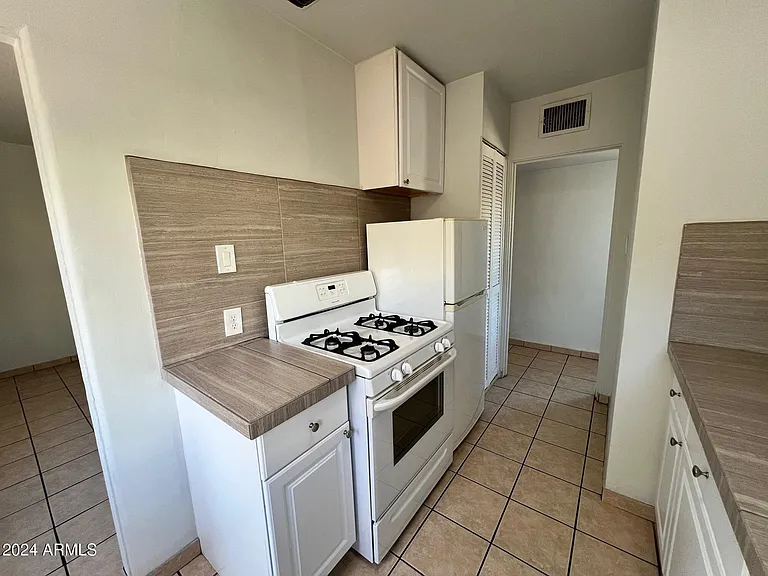 30 W Culver St #B — Photo 13