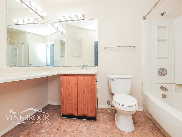 2499 Cross Village Dr — Photo 9