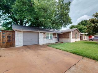 1819 Finley Rd, Irving, TX 75062