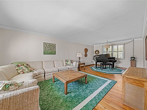 3rd image of 1417 Clearview Dr