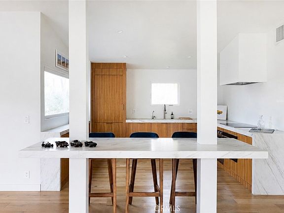 4th image of 1504 Westcliff Dr #5