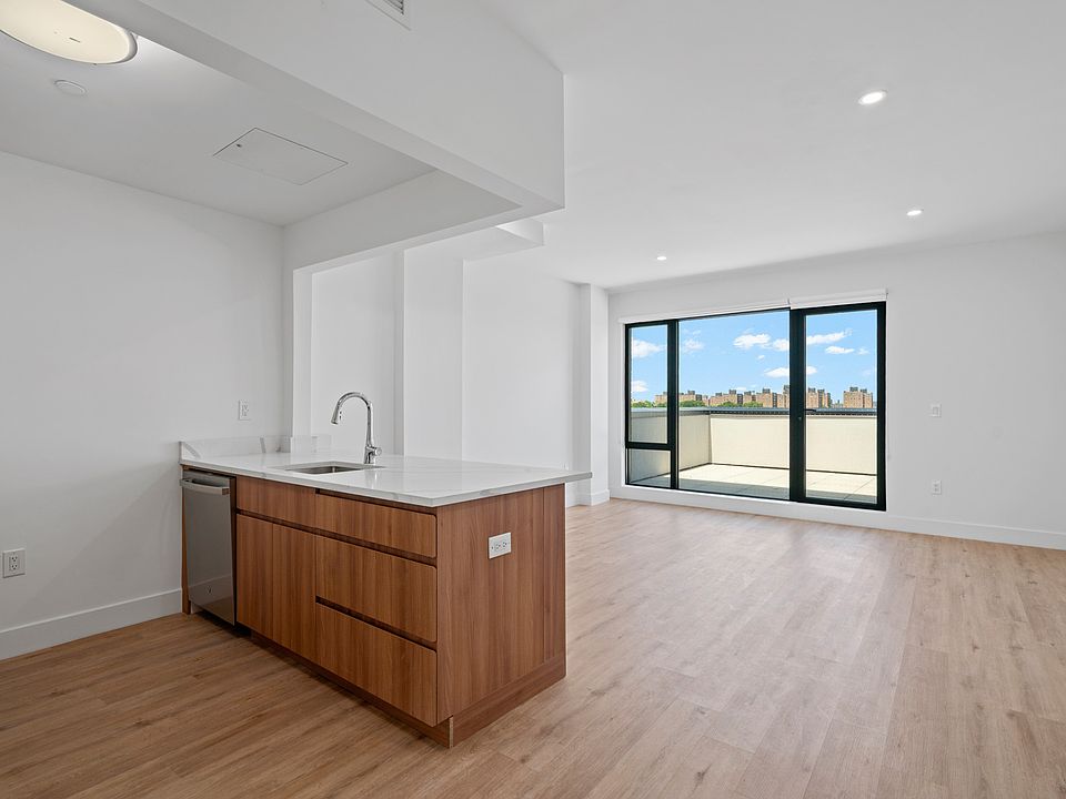 1st image of 2516 37th Ave #Pha