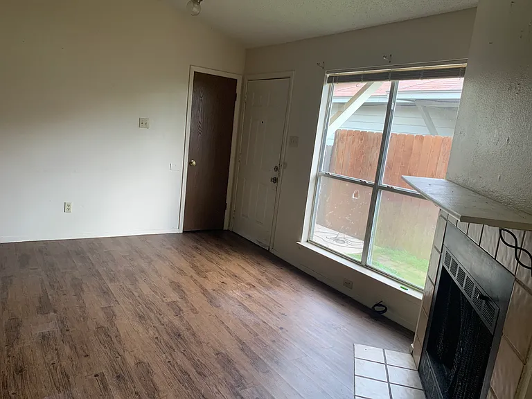 1506 S Medina St #A — Photo 6