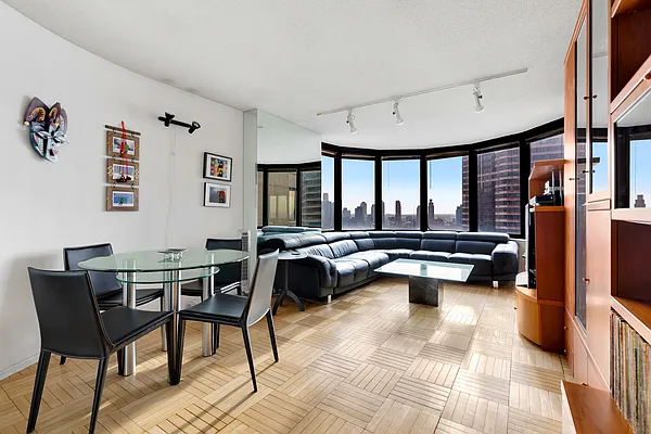 Sold by R New York | media 26
