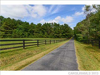 5th image of 142 Bridle Hill Ln