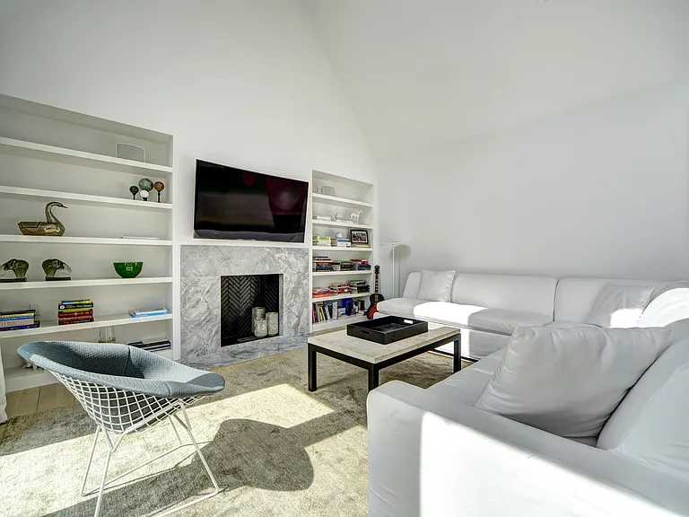 25 E Hollow Rd — Photo 10