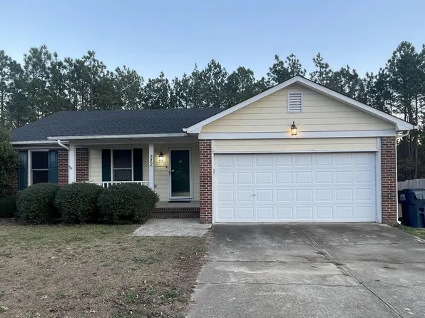212 Sprucepine Dr, Raeford, NC 28376
