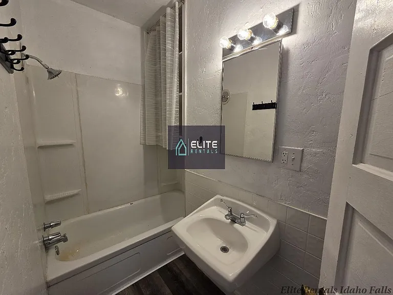 12381 N 15 E — Photo 10