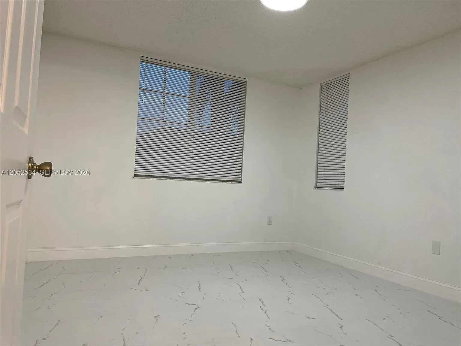 Devonaire Condo At Pembro — Photo 3