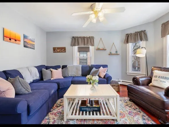 33 Regent St #2R, Cambridge, MA 02140