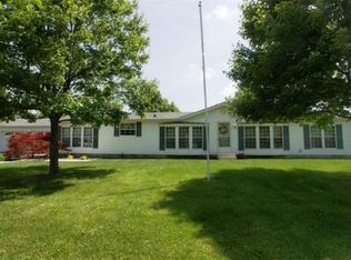 1102 E Wabash St, Converse, IN 46919