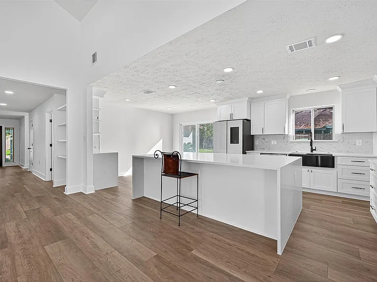 3006 Golden Hills Ln — Photo 14