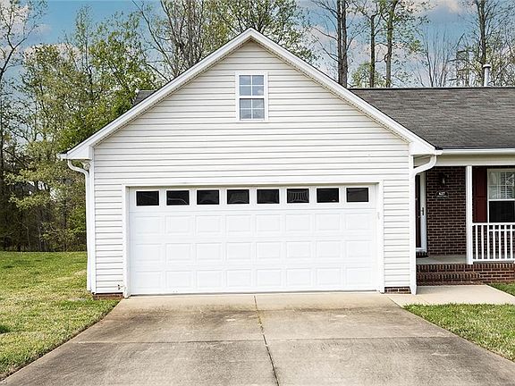 3rd image of 627 Fernway Dr
