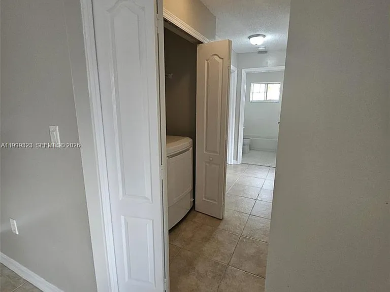 2527 W 76th St #208 — Photo 8