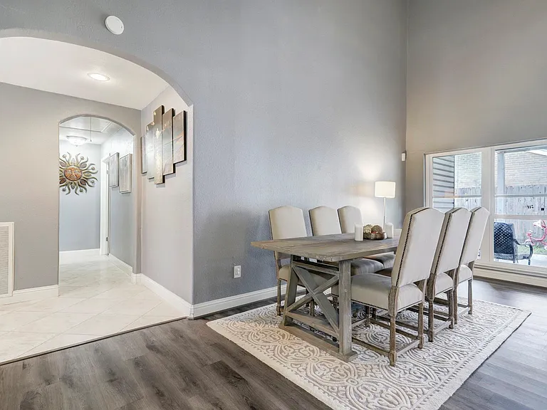 2235 Round Lake Dr — Photo 14