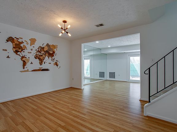 4th image of 5646 Independence Cir