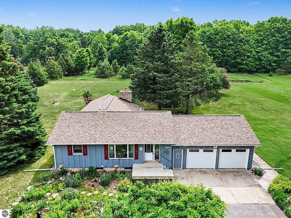 1st image of 3091 Lake Ann Rd
