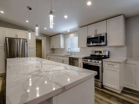 3rd image of 2052 Gold St #120