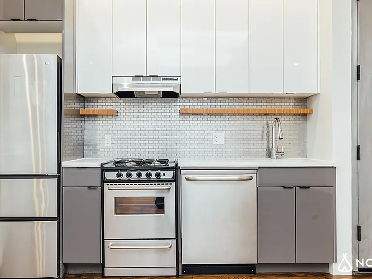 6015 Myrtle Ave #L — Photo 2