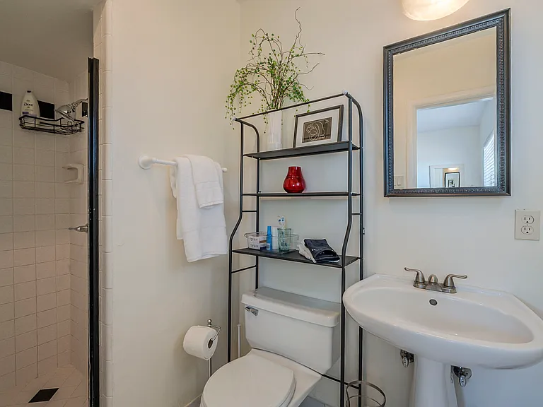 Mstr. bathroom