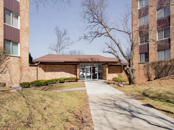 1101 S Hunt Club Dr APT 403, Mount Prospect, IL 60056
