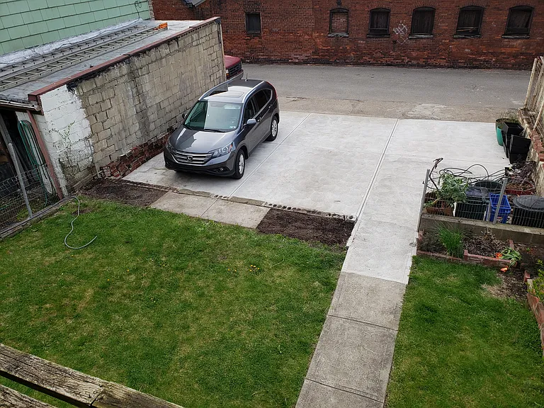 Parking for 3 cars