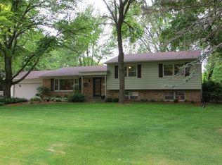 16250 Siesta Ln, Brookfield, WI 53005