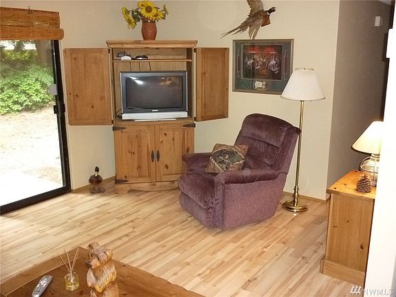 5th image of 15915 17th Ct NW