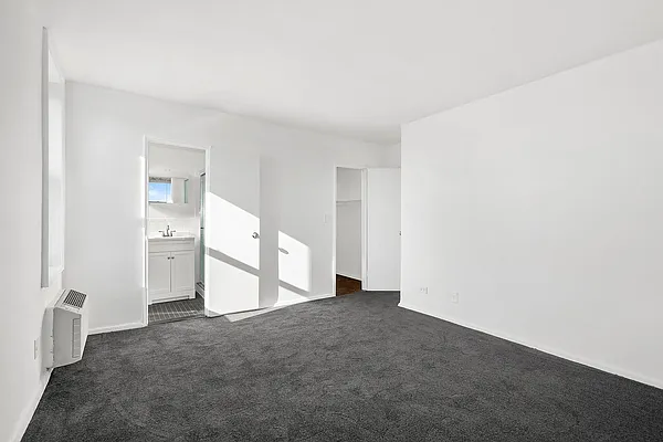 Sold by Triplemint | media 9