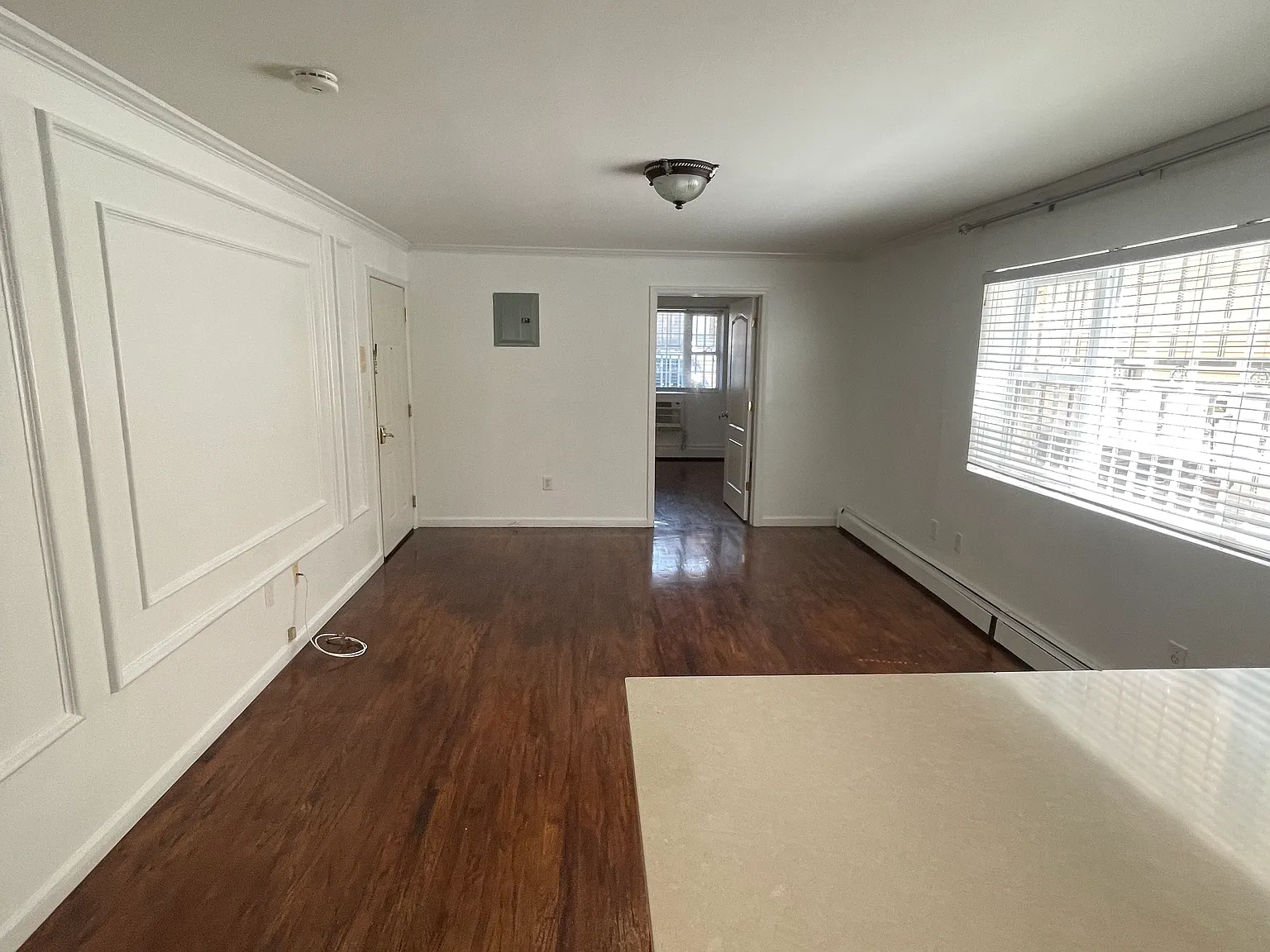 3 bed, 1000 sqft, $3,200 — Photo 1