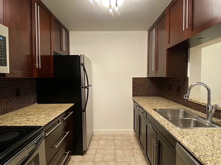 790 Kingsmere Cres SW #109 — Photo 16