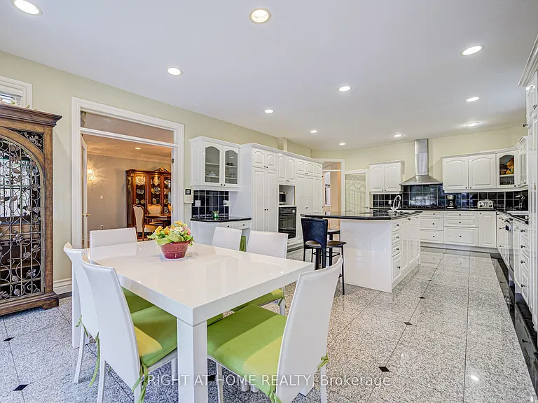 49 Arjay Cres — Photo 27