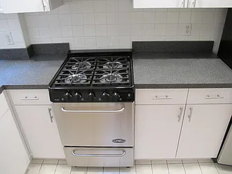 Rented by Metropolis Real Estate of Manhattan