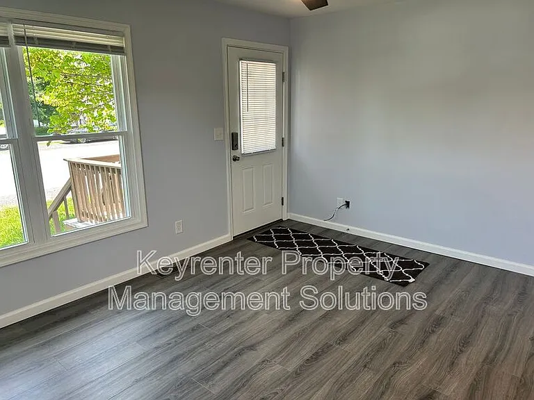 421 N Charlotte Ave — Photo 8