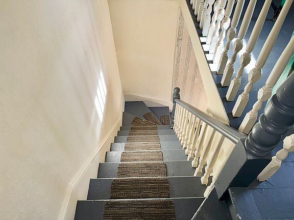 3rd image of 51 Barton St Floor 2