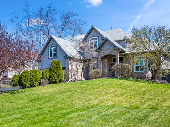 155 Lilac Ln, Wheeling, IL 60090