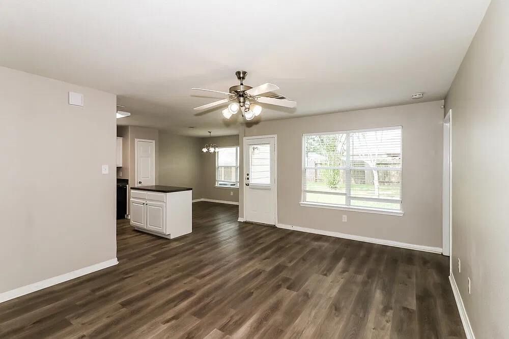 3 bed, 2.0 bath, 1342 sqft, $1,960 — Photo 4
