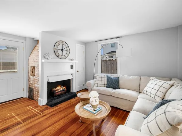 15 Columbia St, Gloucester, MA 01930