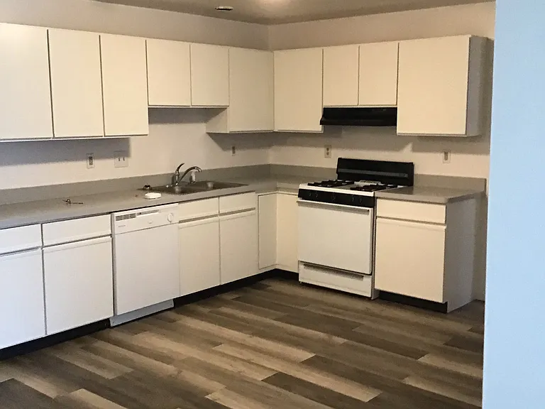 3 River St #8 — Photo 3