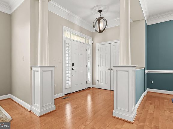 2nd image of 2518 Stone Cliff Dr