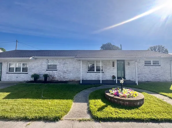 607 3rd St E, South Pt, OH 45680