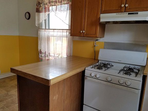 3rd image of 4800 Oak St