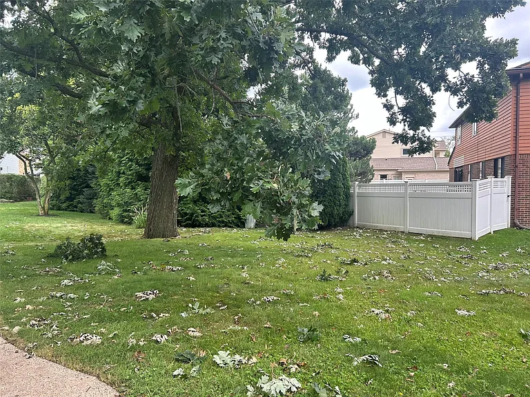2081 Babcock Dr — Photo 25