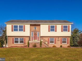 3757 Manor Ln, Chambersburg, PA 17202