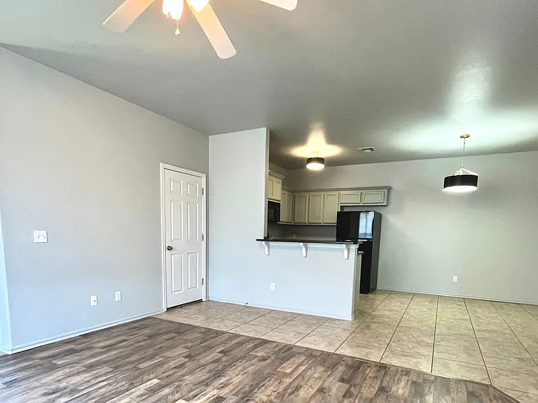600 Rosemoor Ct — Photo 3