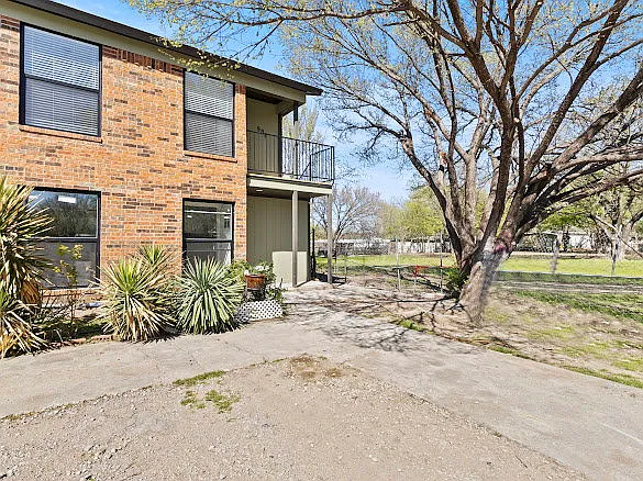 908 Isbell Rd — Photo 14