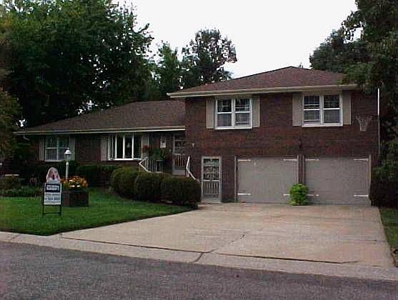 1st image of 8 N Carriage Dr