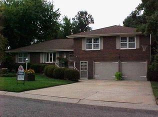 8 N Carriage Dr, Saint Joseph, MO 64506