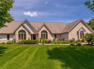 19800 Foxkirk Ct, Brookfield, WI 53045